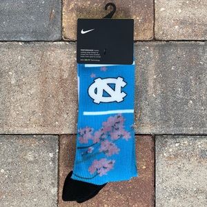 UNC NCAA Nike Dri-Fit performance socks🐏🏀